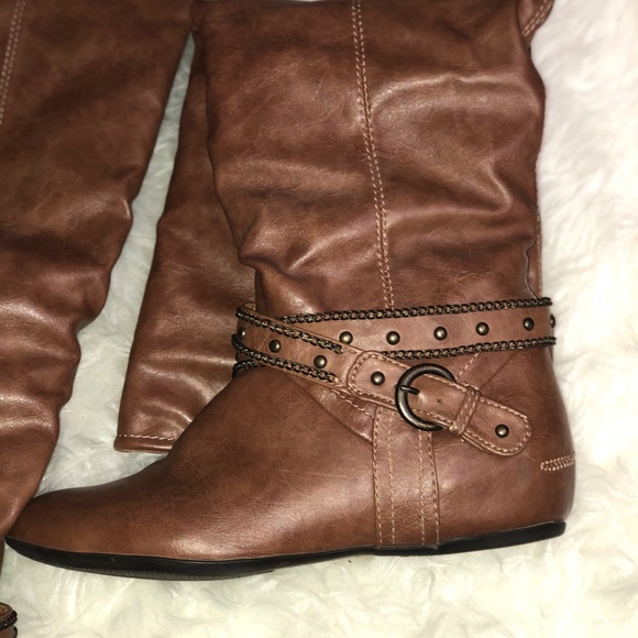 Boots - Picture 5 of 8